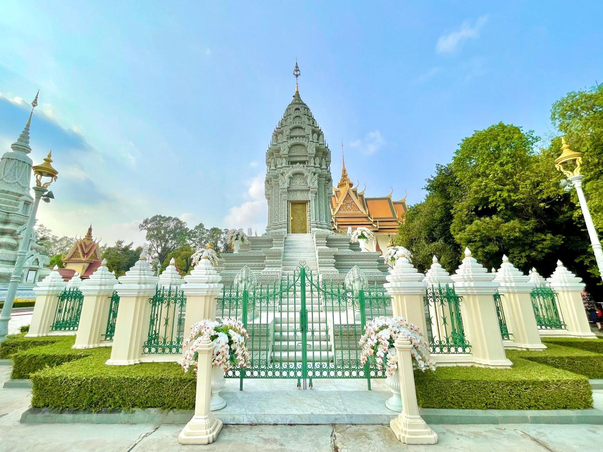 Sky Hotel Central Phnom Penh - Rooms & Apartments Luaran gambar