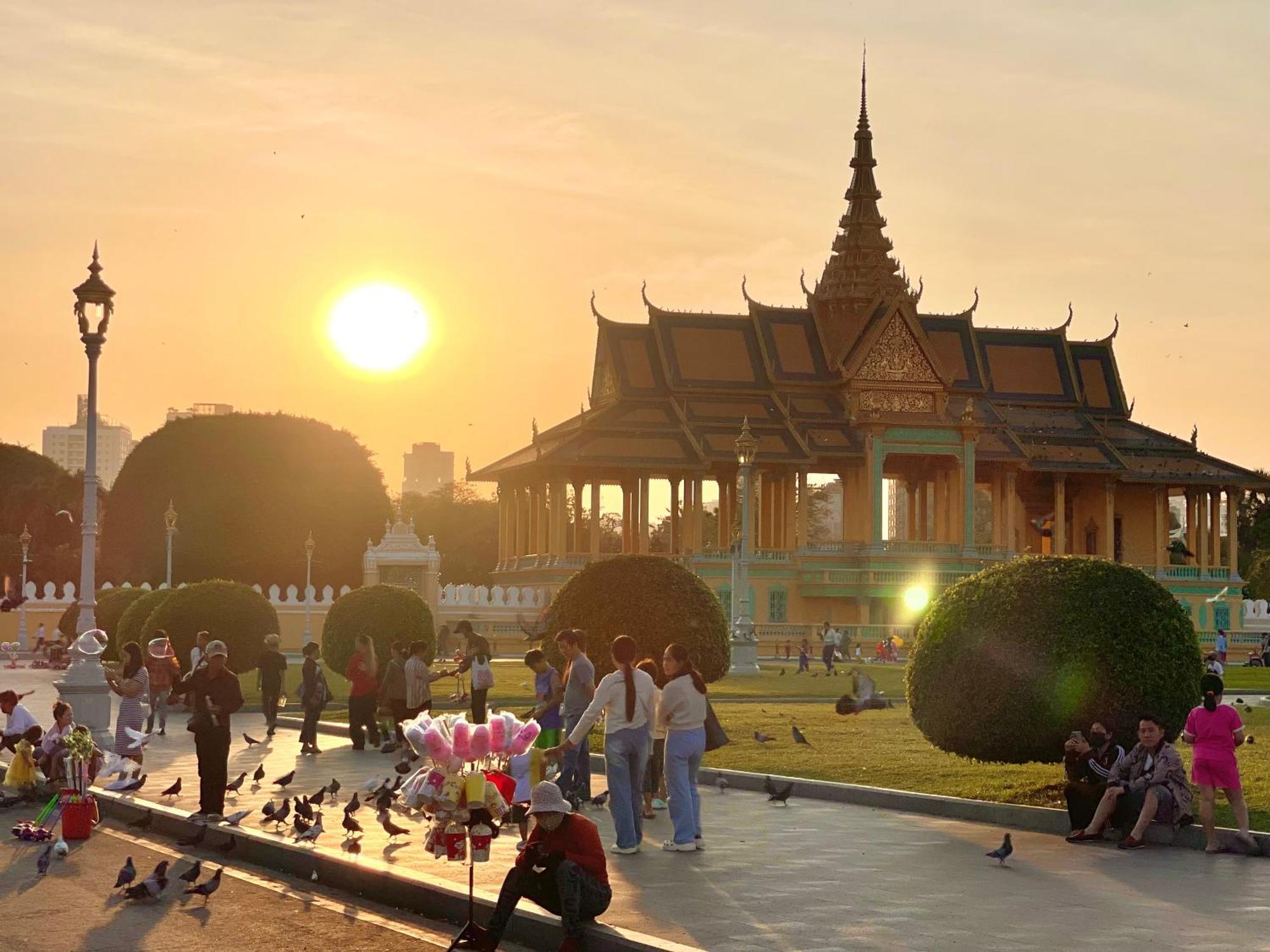 Sky Hotel Central Phnom Penh - Rooms & Apartments Luaran gambar