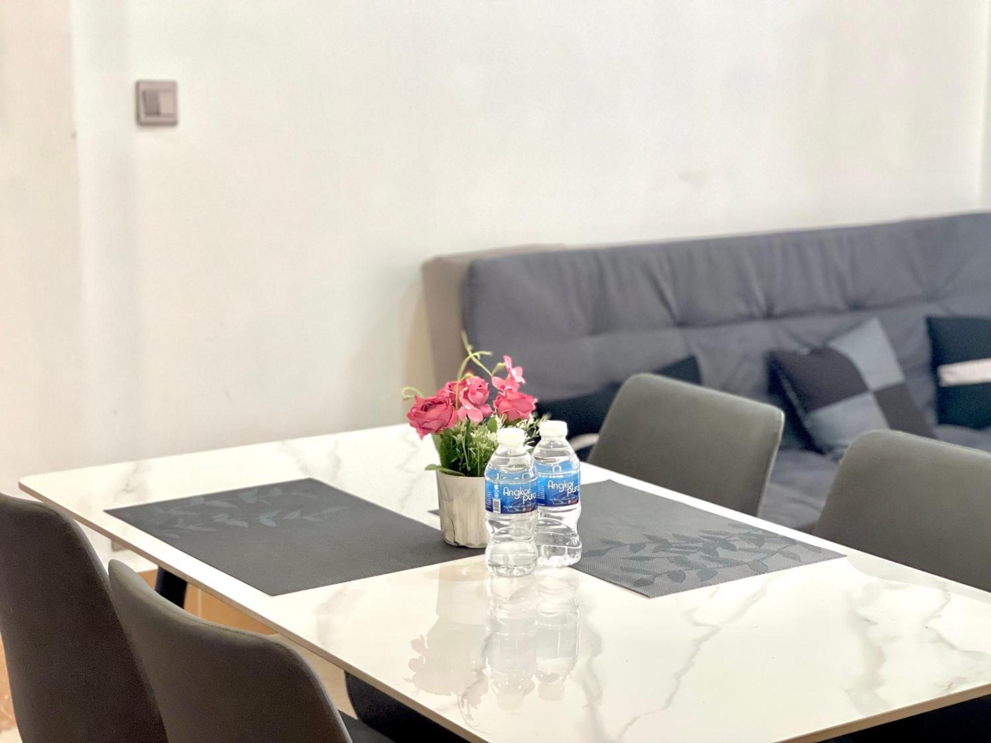 Sky Hotel Central Phnom Penh - Rooms & Apartments Luaran gambar