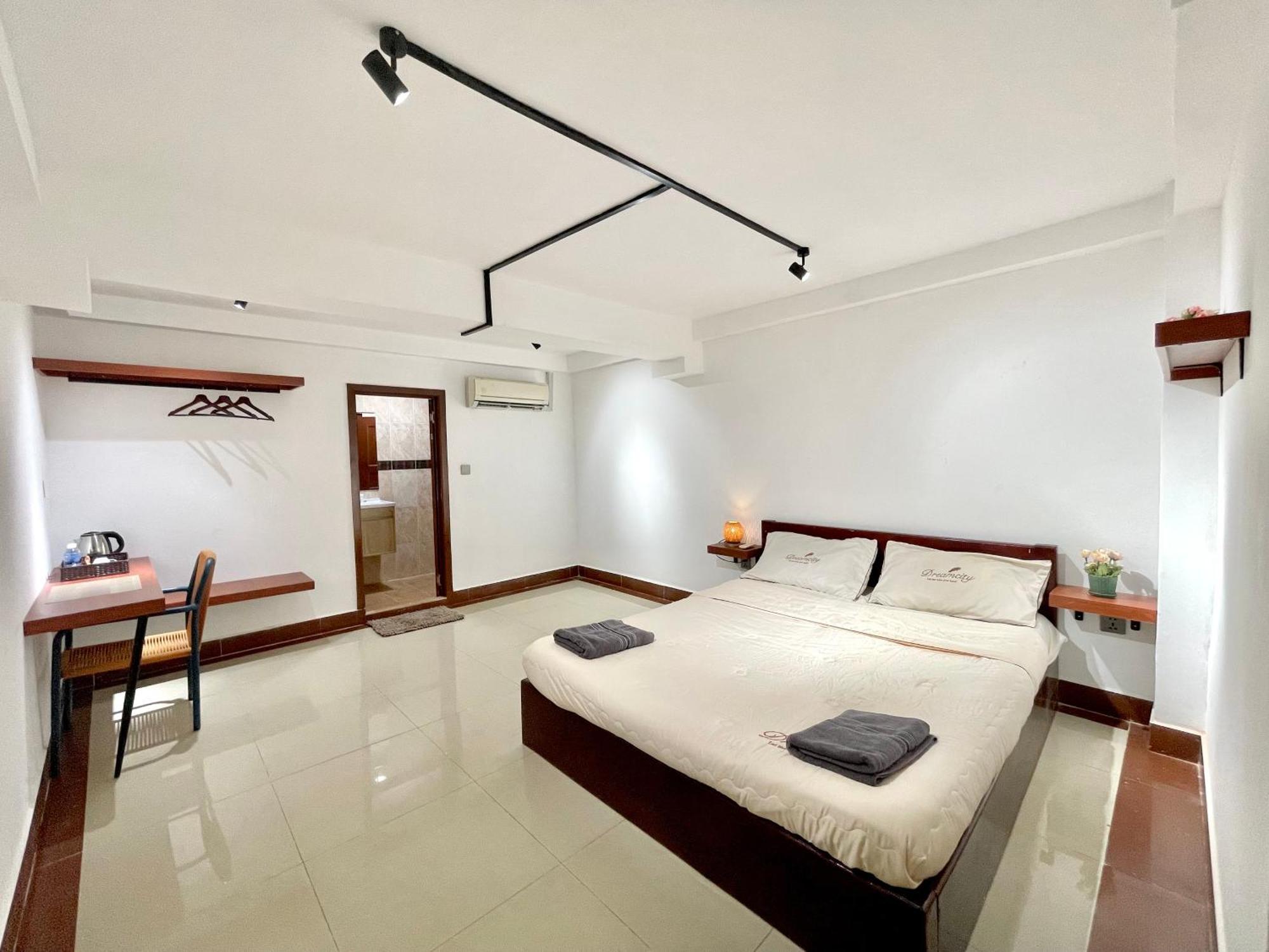 Sky Hotel Central Phnom Penh - Rooms & Apartments Luaran gambar